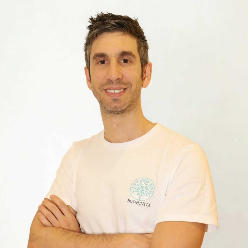 Javi Vela, osteòpata i fisioterapeuta a Sant Andreu (Barcelona), al Centre de Salut Bodhivita | Javi Vela, osteópata y fisioterapeuta en Sant Andreu (Barcelona), en el Centro de Salud Bodhivita